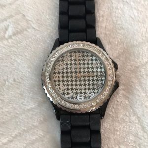 NWOT. Geneva Houndstooth Watch in Black